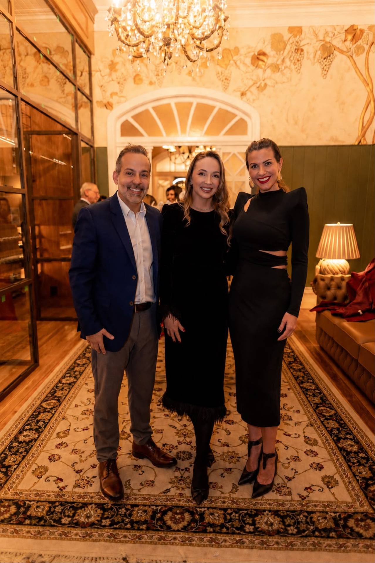 RESTAURANTE VILLA FRANCA E PINA, DOS AMIGOS HORÁCIO RIBEIRO E ANA, É INAUGURADO NO CASTELO DA VINÍCOLA PETERLONGO,